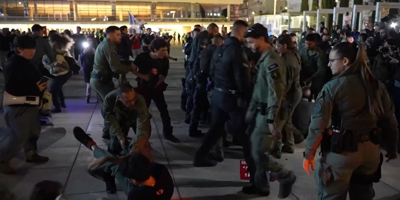 İsrail’de savaş karşıtı protestoya polis müdahalesi: 18 gözaltı