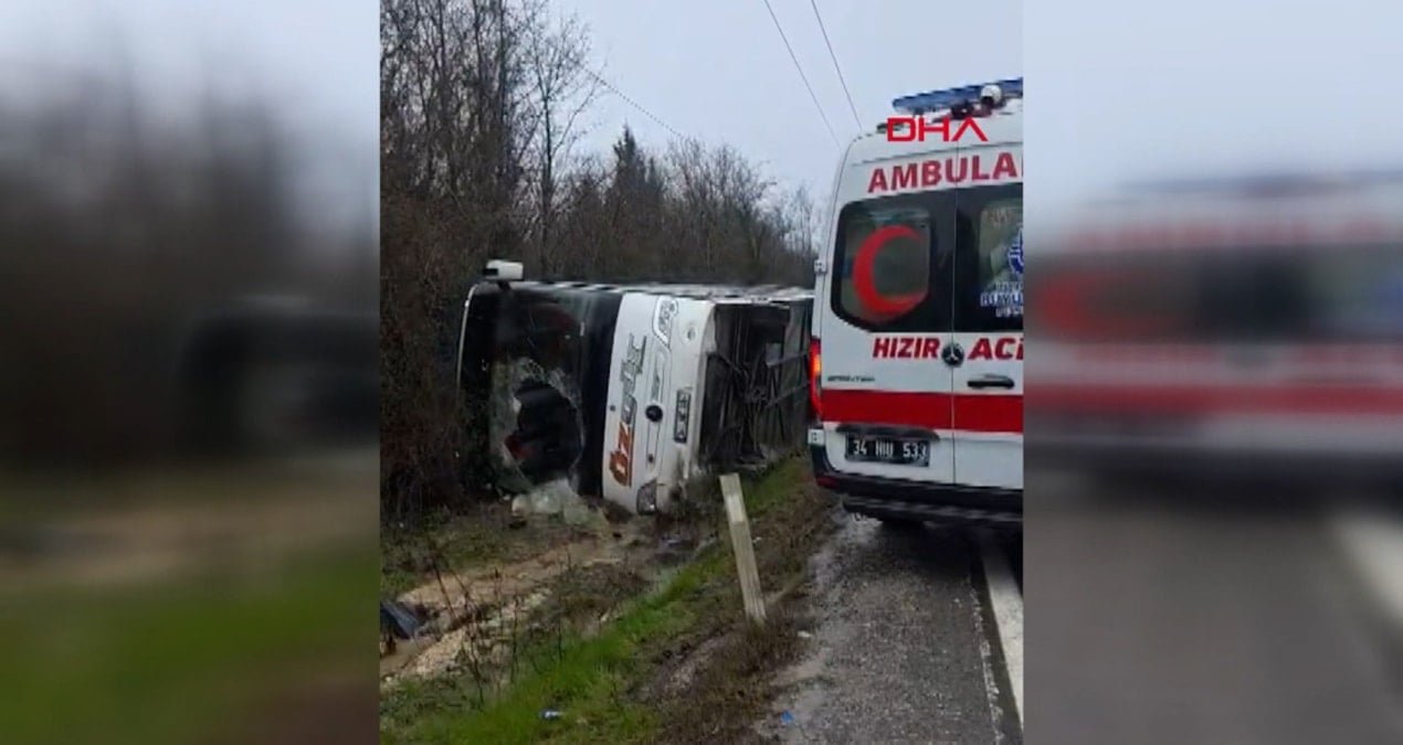 İstanbul’da yolcu otobüsü devrildi: Yaralılar var