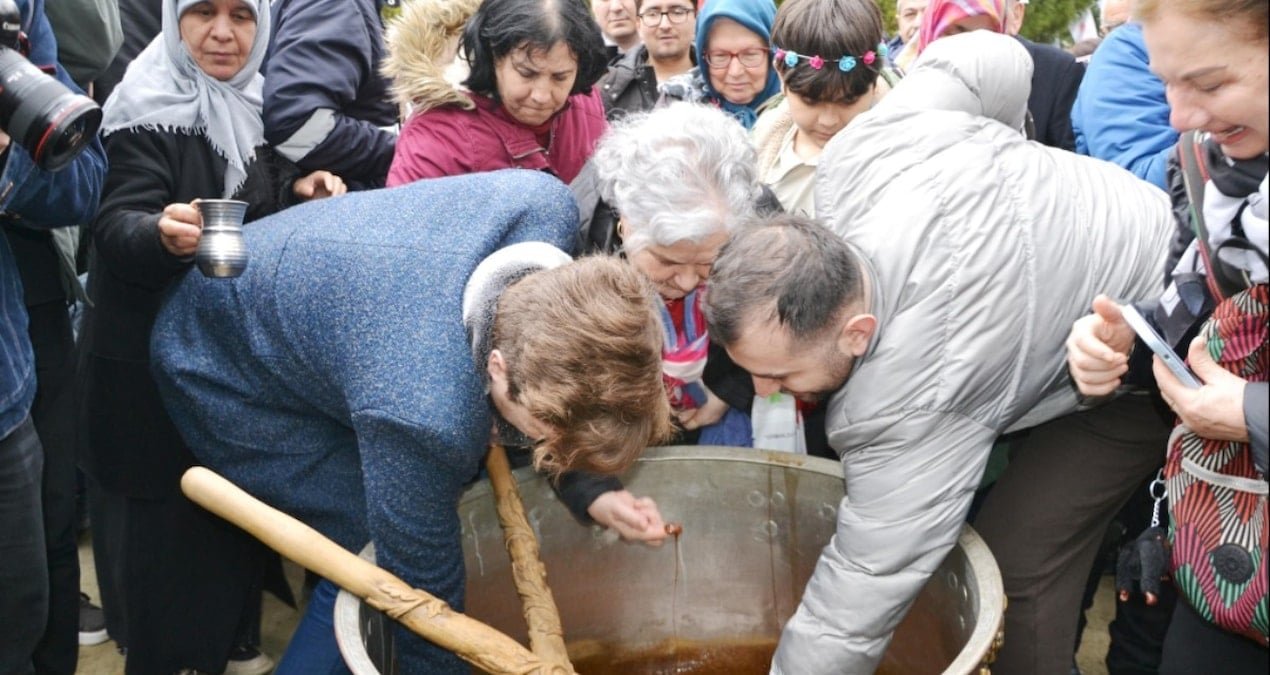 Manisa’da mesir karma töreninde izdiham