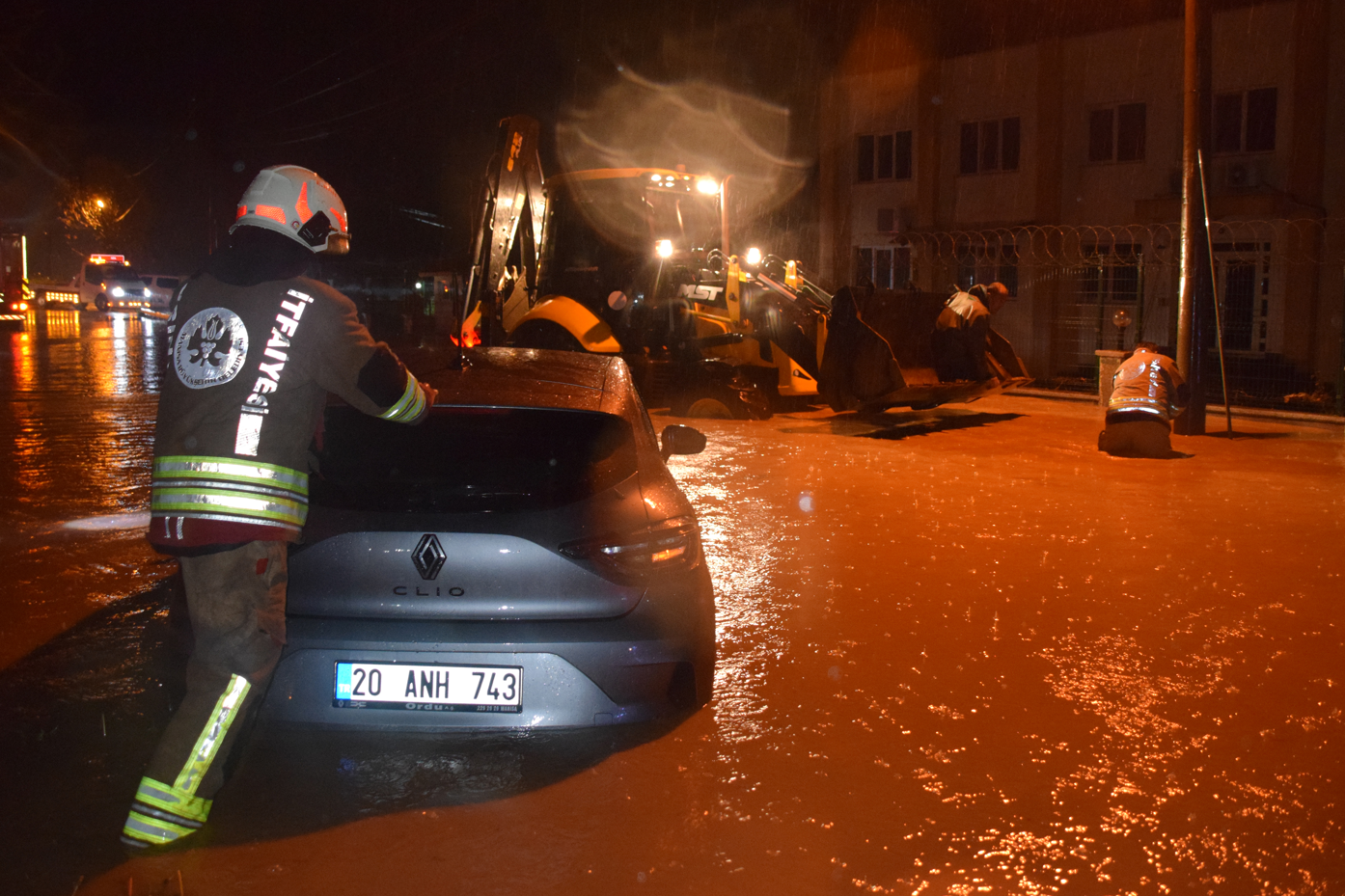 Manisa’da sağanak hayatı olumsuz etkiledi