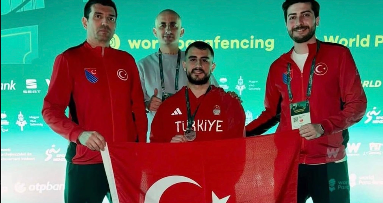 Milli para eskrimci Dünya Kupası’nda gümüş madalya kazandı