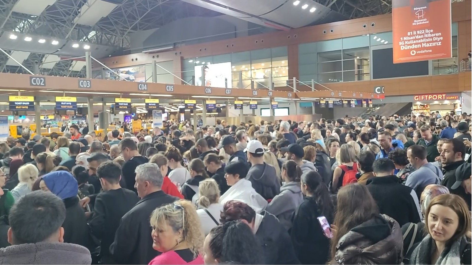 Uçuşlara hava muhalefeti engeli: Sabiha Gökçen’de 127 sefer iptal edildi