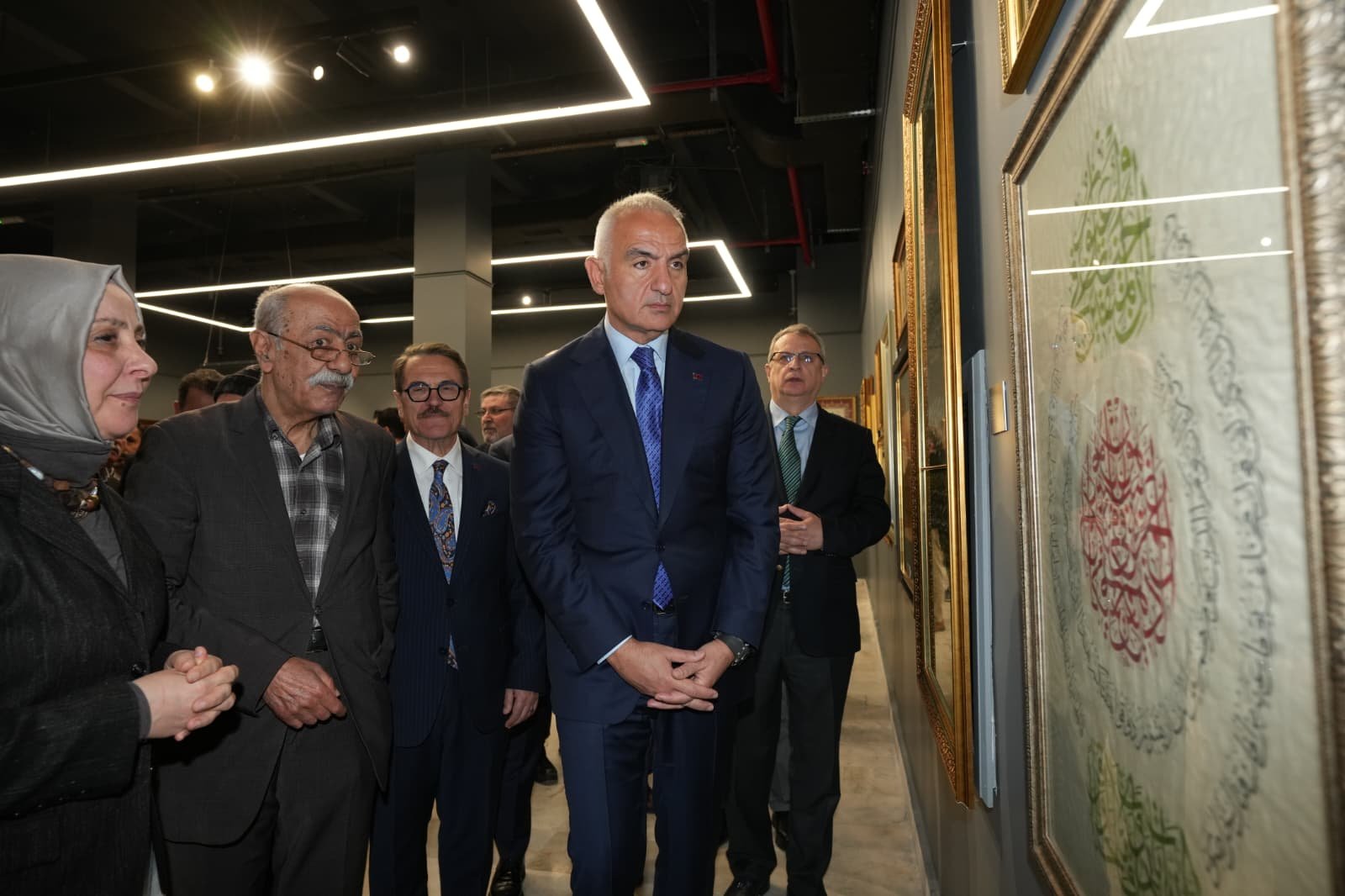 Bakan Ersoy, Fuadnâme sergisinde. “Kültürel mirasımızın yaşatılmasının somut bir göstergesi”
