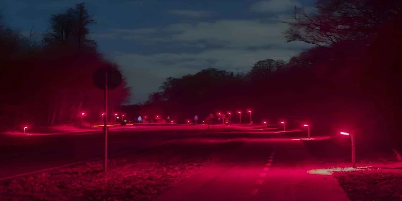 Bir şehrin sokak lambalarını kırmızıya çeviren o gizemli neden