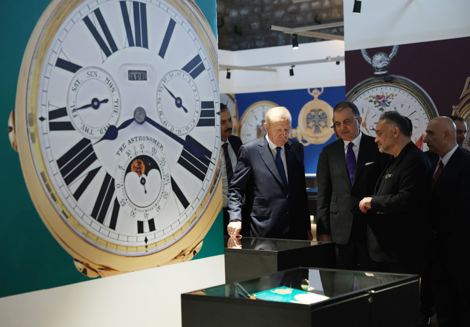 Cumhurbaşkanı Erdoğan “Muhteşem Cep Saatleri Koleksiyonu” sergisini ziyaret etti