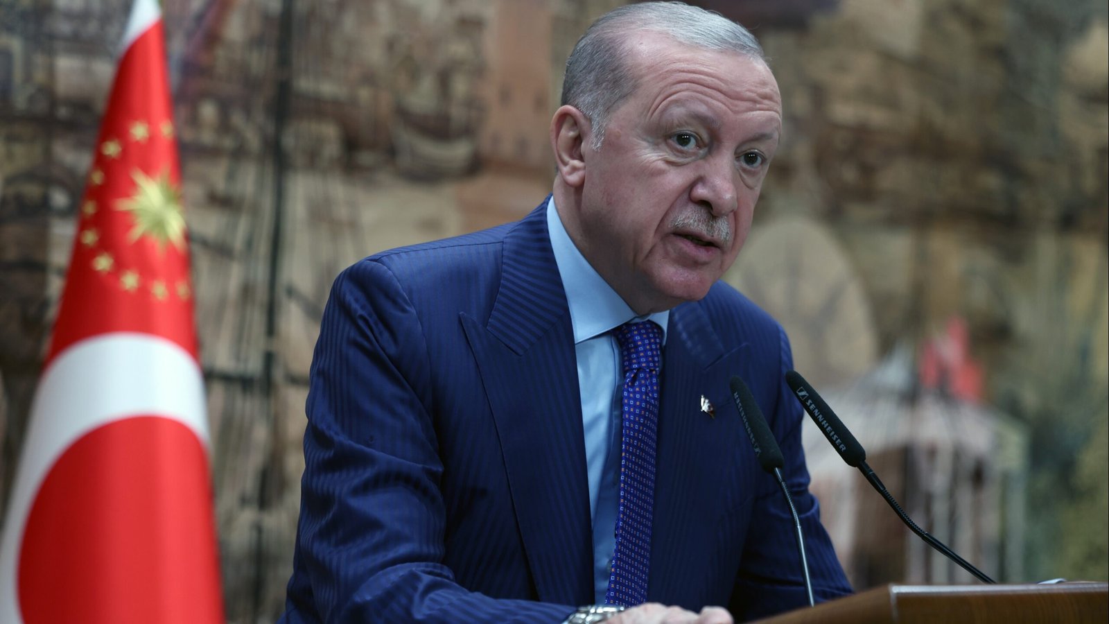 Erdoğan, kadın liderlerle buluştu. “En çok kadın ve çocuklar mağdur”