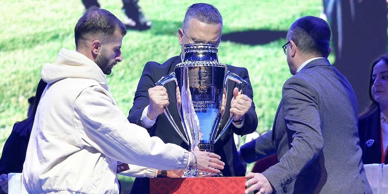 Erzurumspor FK şampiyonluk kupasını aldı