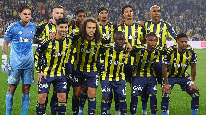 Fenerbahçe’de sakatlık şoku. Yıldız isim, Beşiktaş derbisine devam edemedi