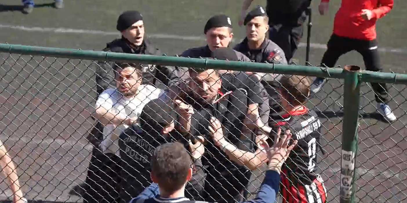 Futbol maçında skandal görüntüler