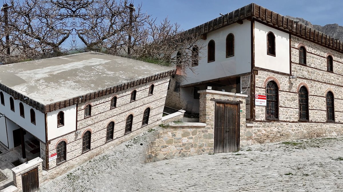 Isparta’daki 800 yıllık cami ezber bozuyor. Mimarisi dikkat çekiyor