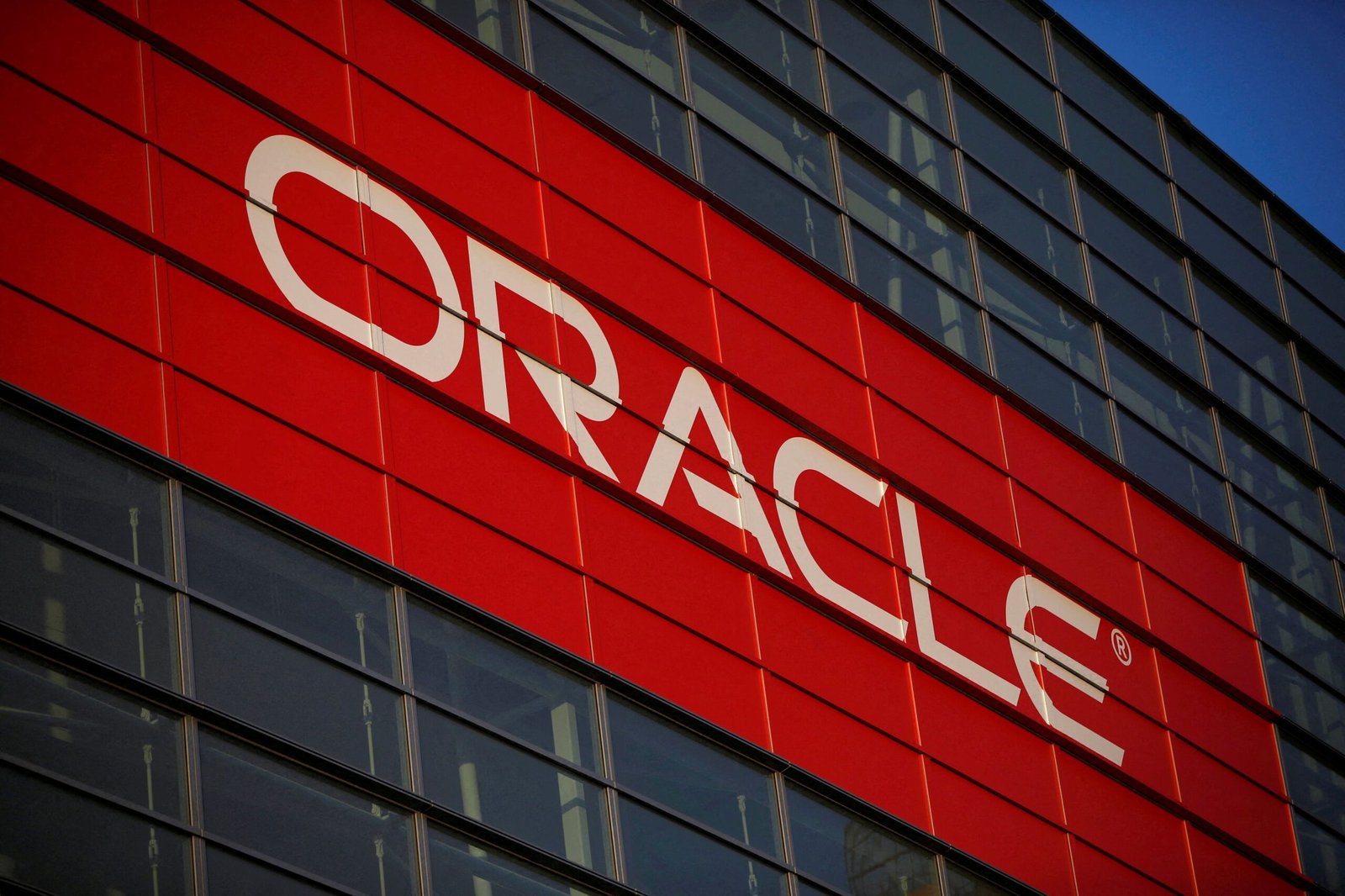 Oracle binlerce çalışanını işten çıkardı. Yapay zeka yarışı kızışıyor