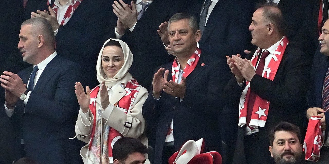 Özgür Özel’den Hacıosmanoğlu’na tebrik telefonu