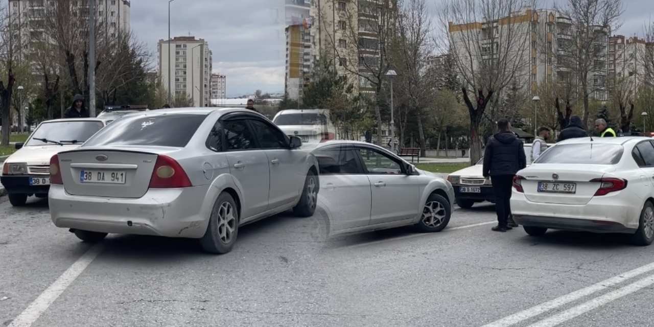Polisin “dur” ihtarına uymayan ehliyetsiz sürücü yakalandı! Ceza uygulanacak
