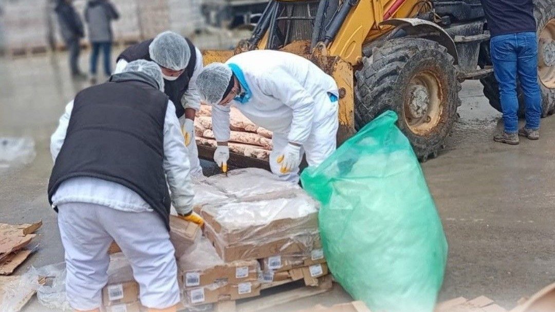 Sakarya’da son tüketim tarihi geçmiş 32 ton tavuk eti ele geçirildi