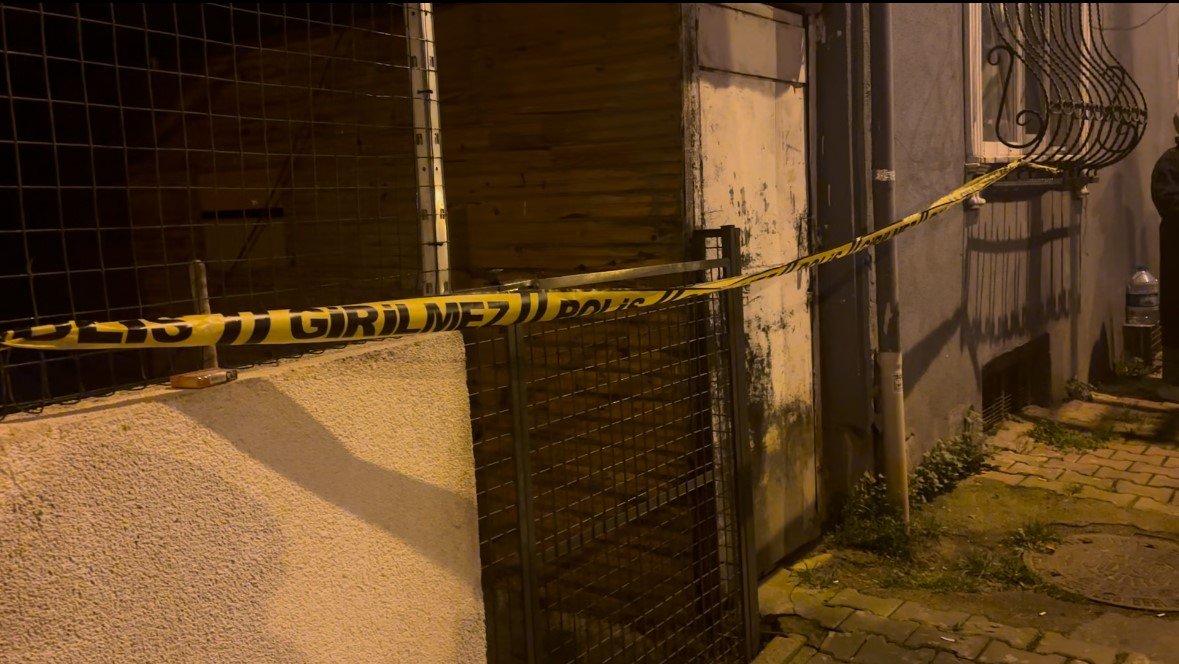 Sarıyer’de toprak kayması. 6 binaya tahliye kararı verildi