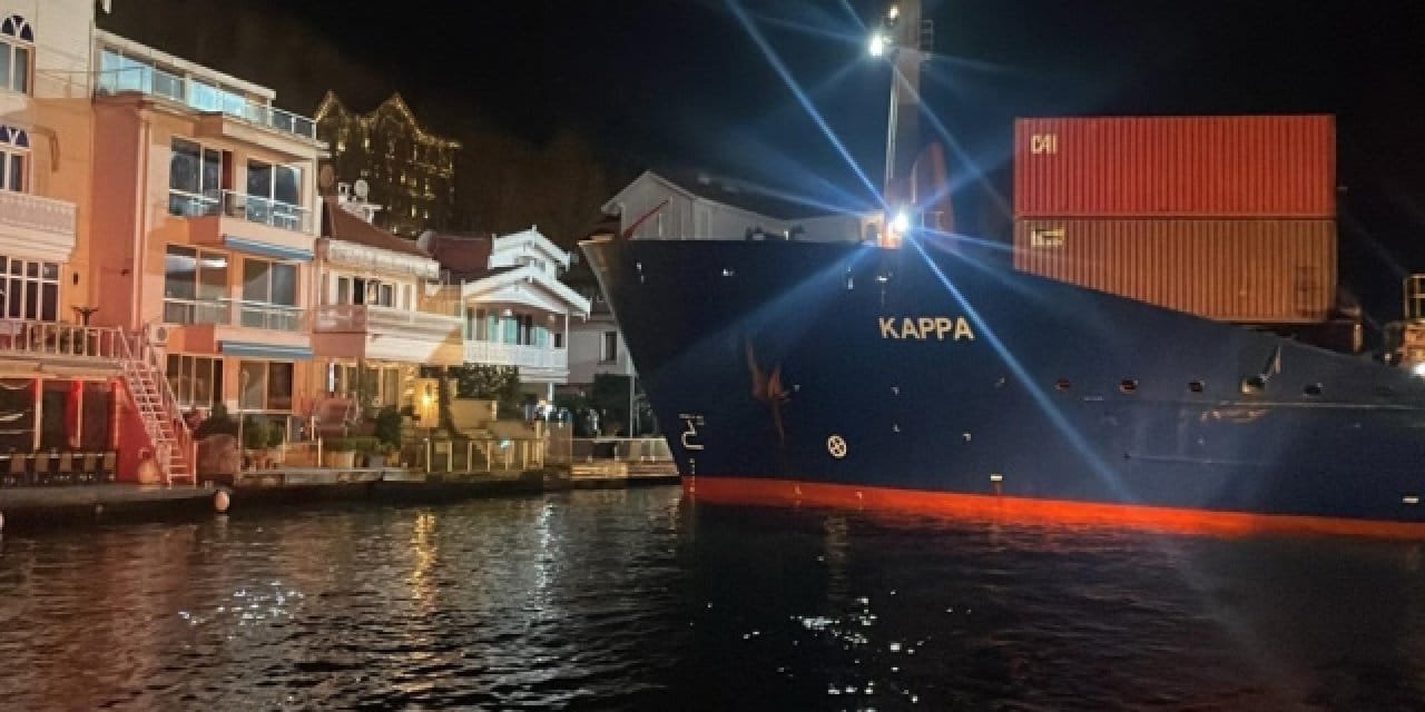 Son Dakika | İstanbul Boğazı’nda gemi karaya oturdu