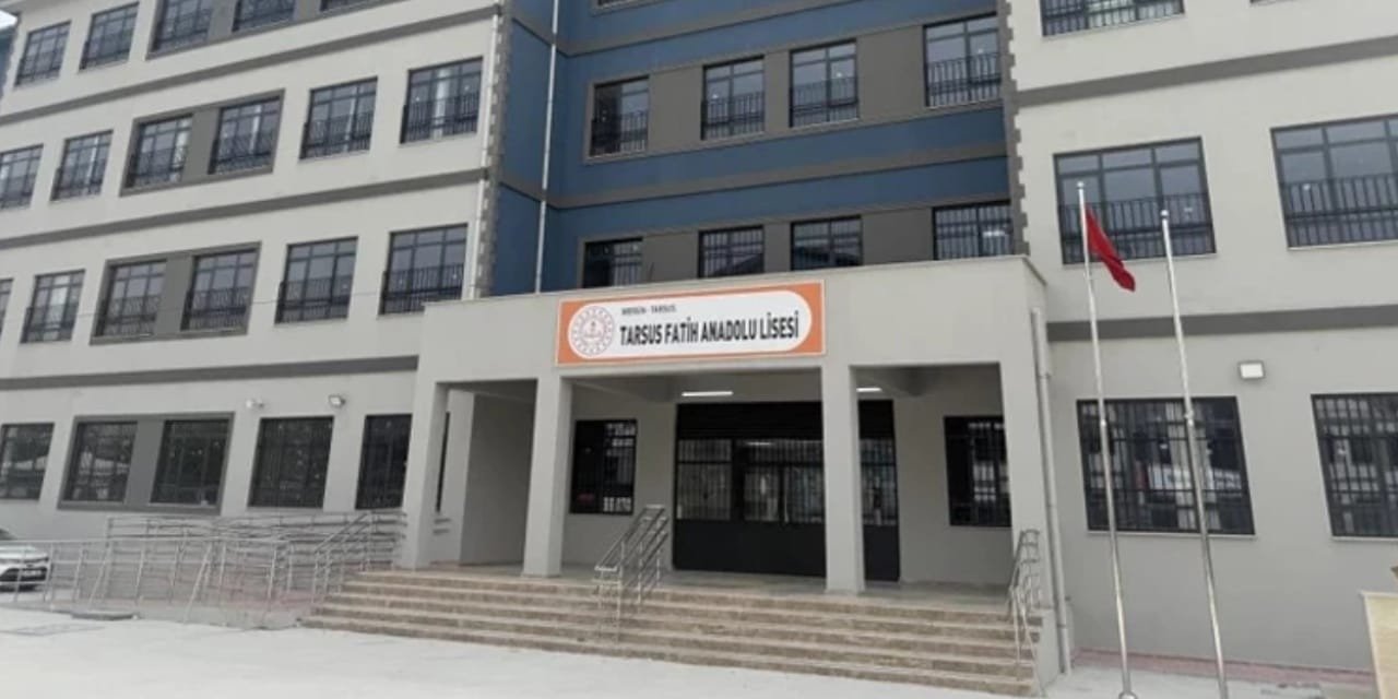 Tarsus’ta facianın önüne geçildi! Lise öğrencisi okulda silahla yakalandı