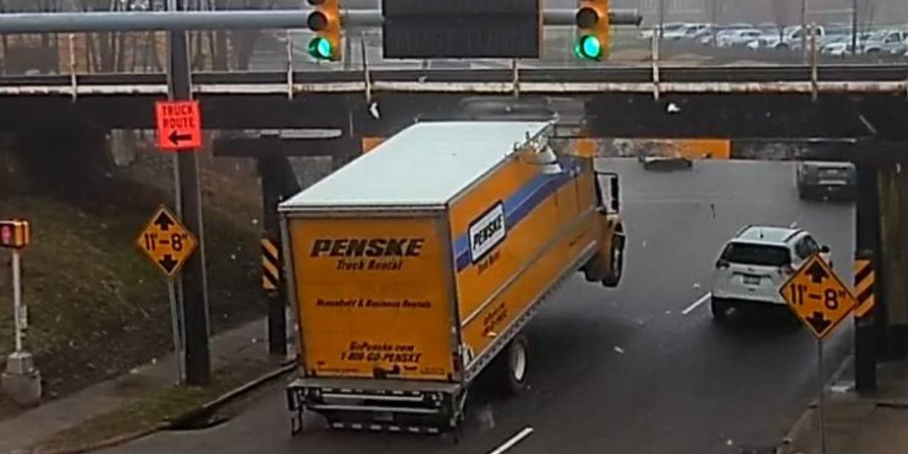 Tırları tek hamlede indiriyor: Kamyonları paramparça ediyor