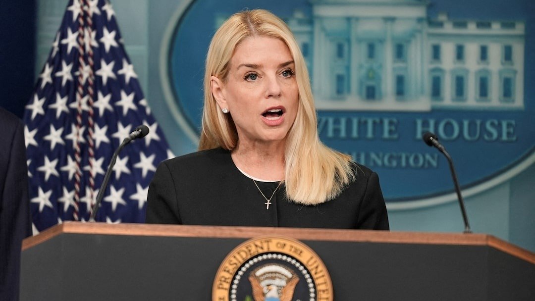 Trump, Adalet Bakanı Pam Bondi’yi görevden aldı
