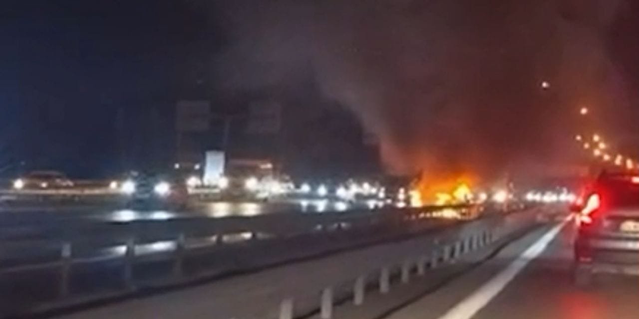 Ümraniye’de seyir halindeki otomobilde yangın