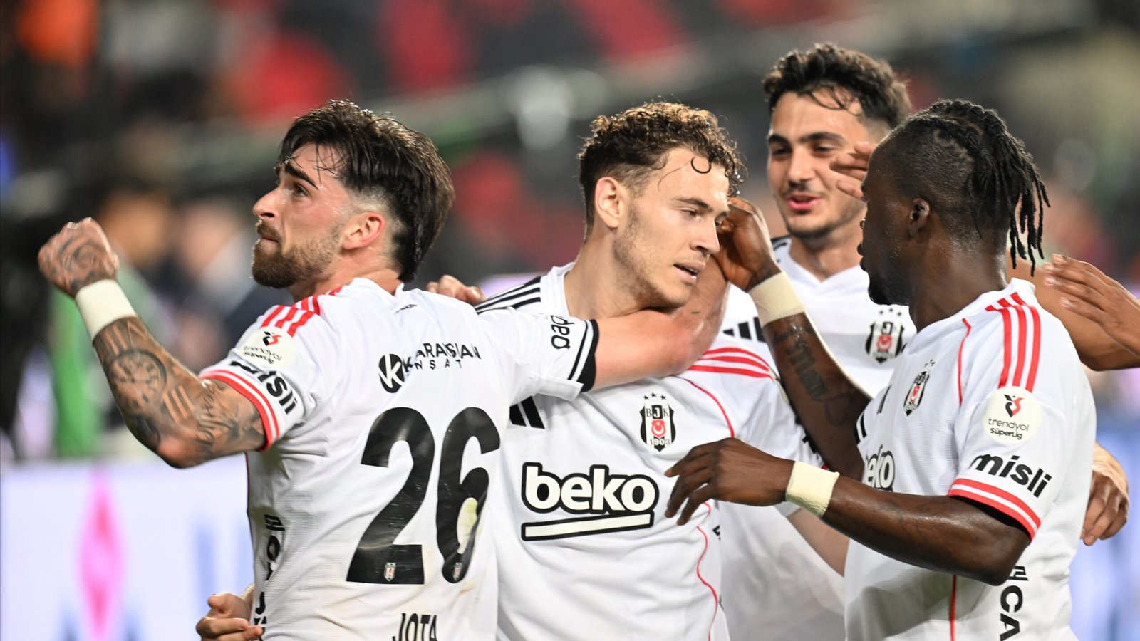 Beşiktaş, Gaziantep’te 3 puanı 2 golle aldı