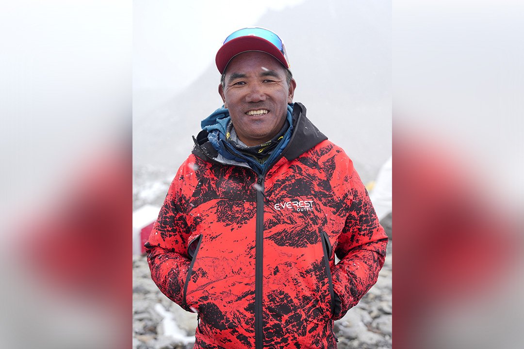 Kendi rekorunu kırdı, Everest’e 32. kez çıktı