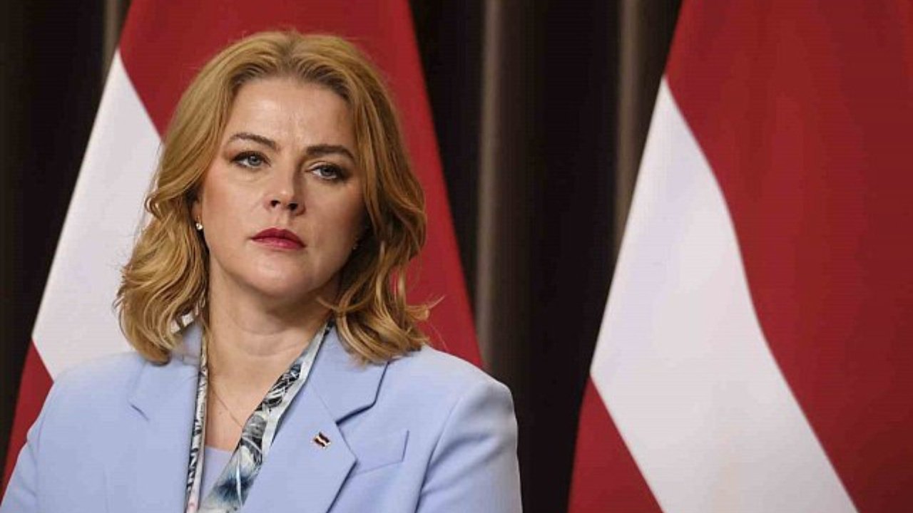 Letonya’da koalisyon depremi: Başbakan istifa etti
