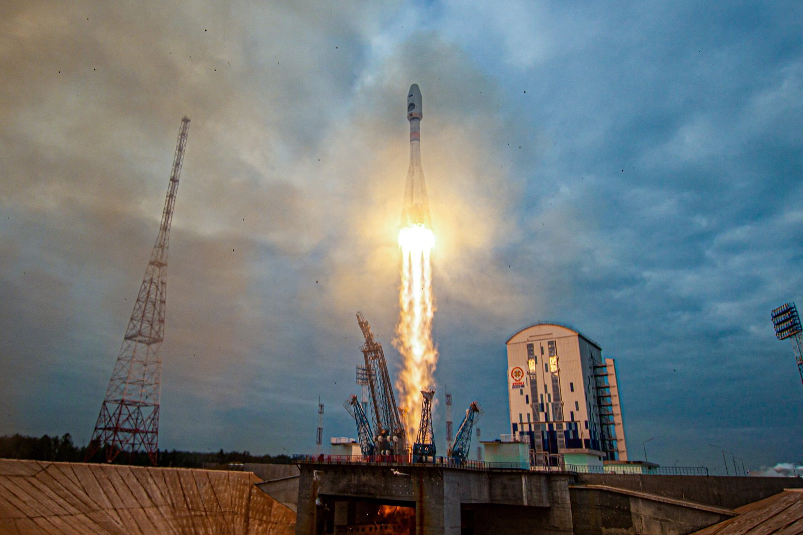 Rusya’dan yeni nesil roket denemesi. Soyuz-5 başarıyla fırlatıldı
