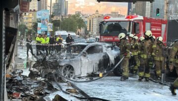 Şişli’de iş yerine giren otomobil yangın çıkardı